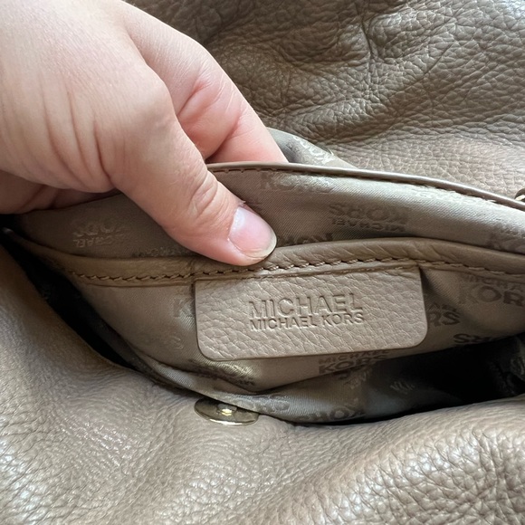Michael Kors light Brown pebble Leather boho Shoulder Bag with gold accents - Picture 12 of 15
